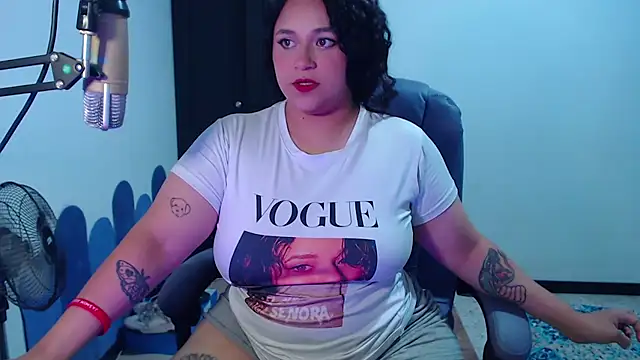 Luciernaga18 online show from 6, 10, 2025