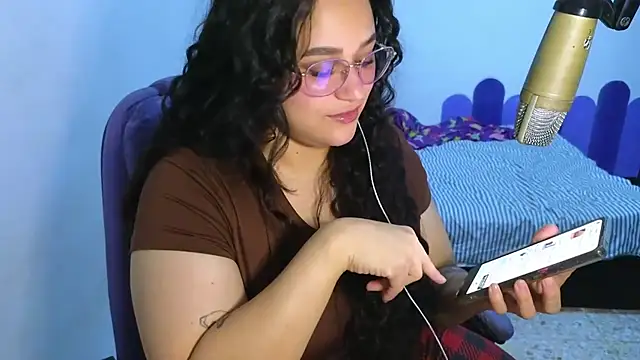 Luciernaga18 online show from 2, 4, 2026