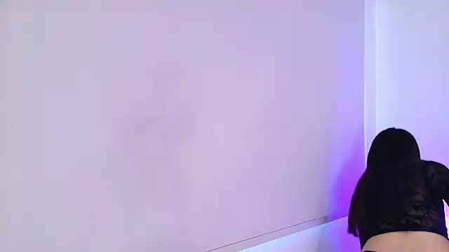 Julianaa Castro  online show from 1, 11, 2025