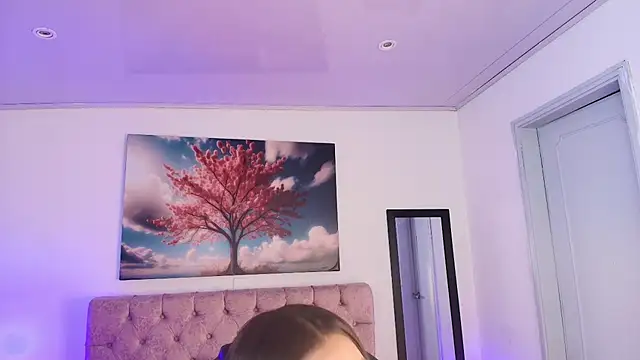 Julianaa Castro  online show from 11, 2, 2026