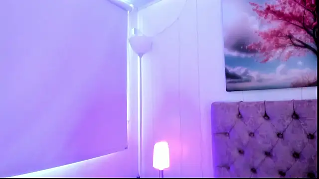 Julianaa Castro  online show from 28, 2, 2025