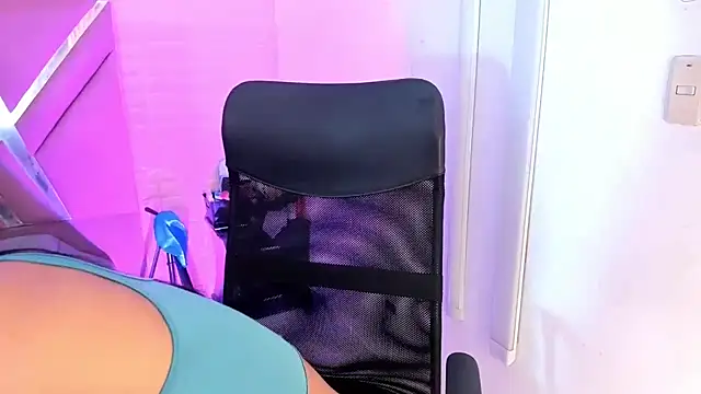 CandyLatinHott online show from 8, 1, 2026