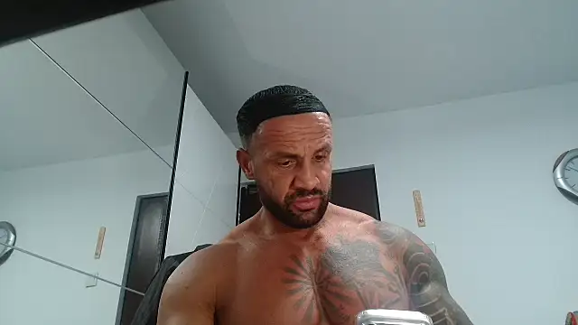 Magnificmuscles89 online show from 10, 2, 2026