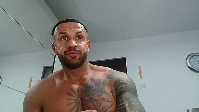 Magnificmuscles89 online show from 10, 4, 2026