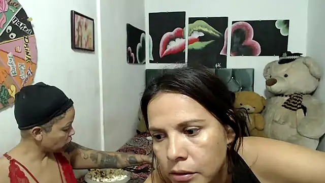 manzanahot9 online show from 5, 3, 2025