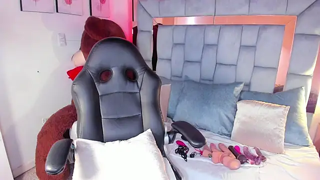 kitty roouse online show from 19, 12, 2025