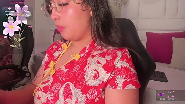 Snapshot of kitty_roouse chatting on 10, 6, 2026 kitty roouse online show from 10, 6, 2026