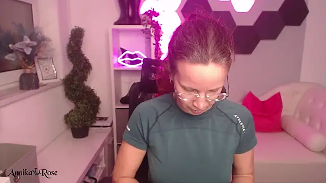 AnnikaRose online show from 8, 2, 2025