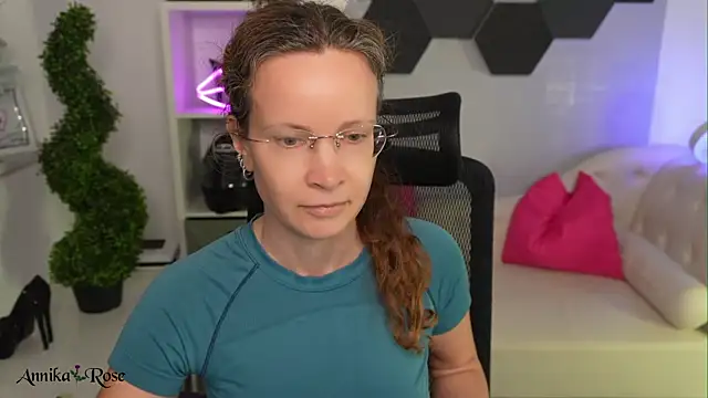 AnnikaRose online show from 4, 2, 2026