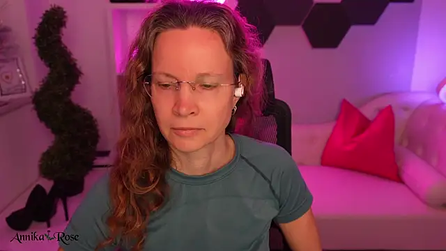 AnnikaRose online show from 9, 2, 2026
