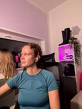 AnnikaRose online show from 11, 1, 2026