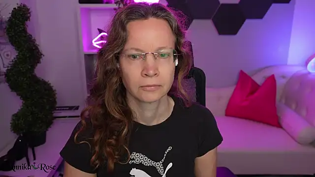 AnnikaRose online show from 11, 2, 2026