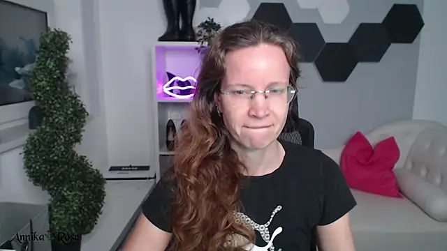 AnnikaRose online show from 16, 3, 2025