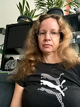 AnnikaRose online show from 4, 11, 2025