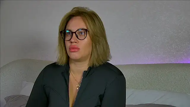 MariaNeumann online show from 14, 9, 2025