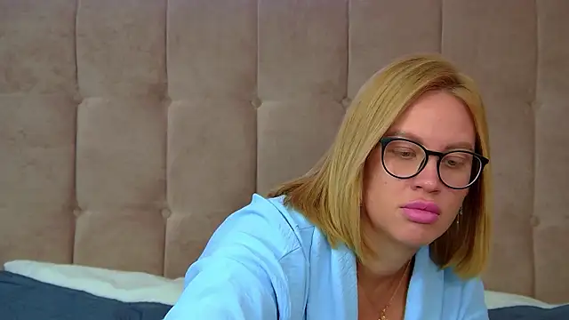 MariaNeumann online show from 9, 10, 2025