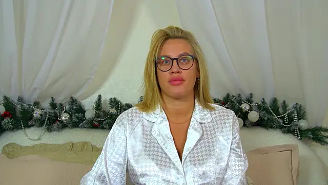 MariaNeumann online show from 21, 12, 2025