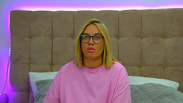 MariaNeumann online show from 12, 11, 2025