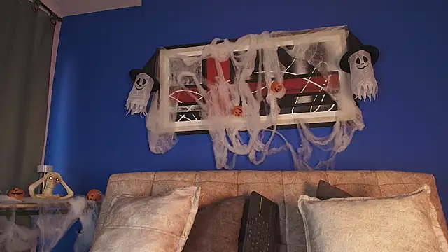 liccy hall online show from 27, 10, 2025