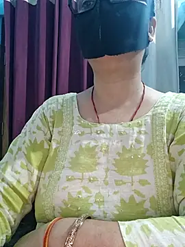 Snapshot of Aishwaryaa_69 chatting on 29, 6, 2026 Aishwaryaa 69 online show from 29, 6, 2026