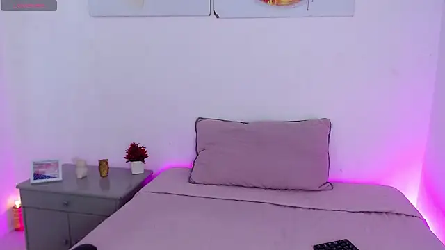 Snapshot of ms_valentina chatting on 25, 10, 2025 ms valentina online show from 25, 10, 2025