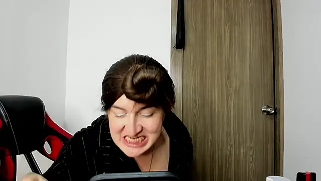 Sweet-Suck69 online show from 26, 2, 2025