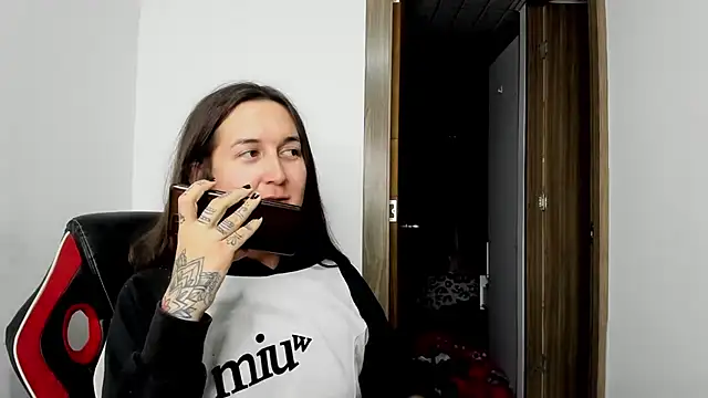 Sweet-Suck69 online show from 21, 2, 2025