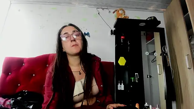 Sweet-Suck69 online show from 22, 12, 2025