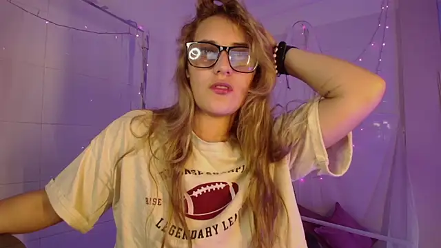 Giia paiige18 online show from 3, 2, 2026