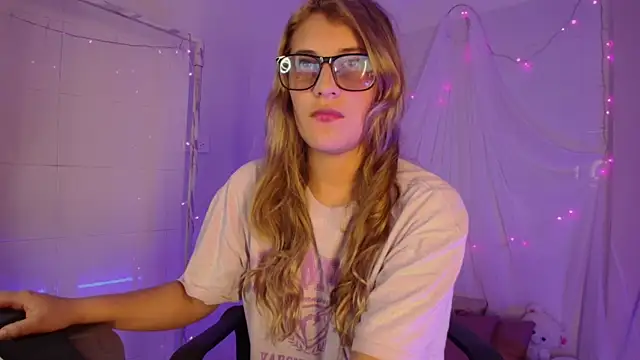 Giia paiige18 online show from 14, 11, 2025