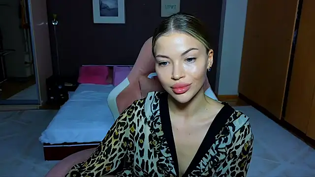 EmmyMills online show from 3, 2, 2025