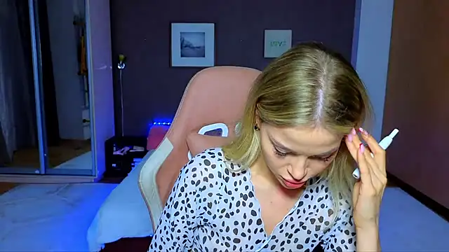 EmmyMills online show from 17, 3, 2025