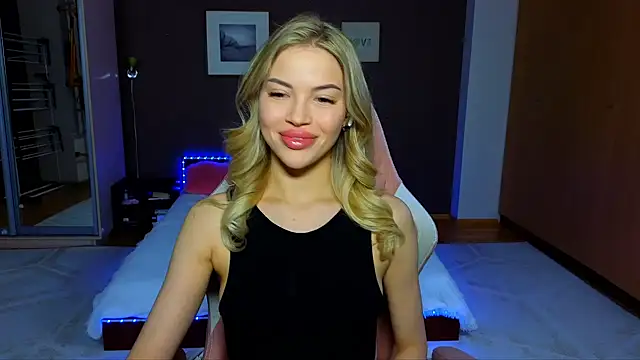 EmmyMills online show from 5, 3, 2025