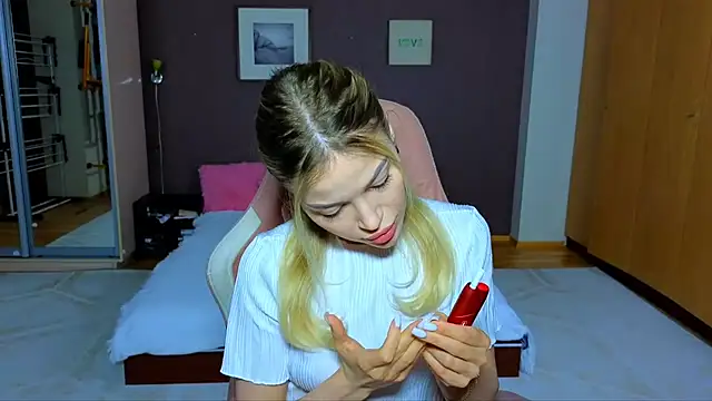 EmmyMills online show from 20, 2, 2025