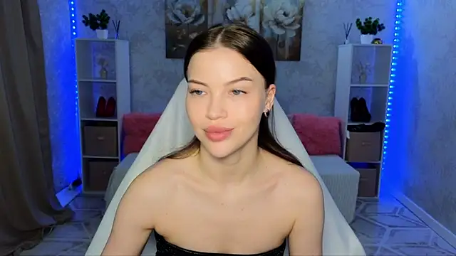 EmmyMills online show from 7, 6, 2026