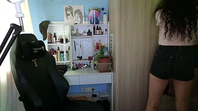 Snapshot of MemiKouki chatting on 14, 10, 2025 MemiKouki online show from 14, 10, 2025