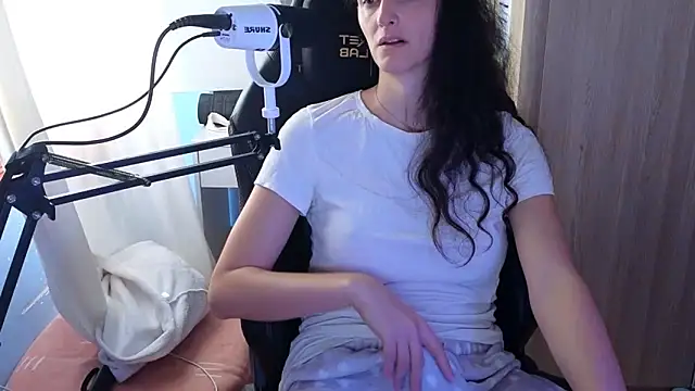 Snapshot of MemiKouki chatting on 28, 9, 2025 MemiKouki online show from 28, 9, 2025