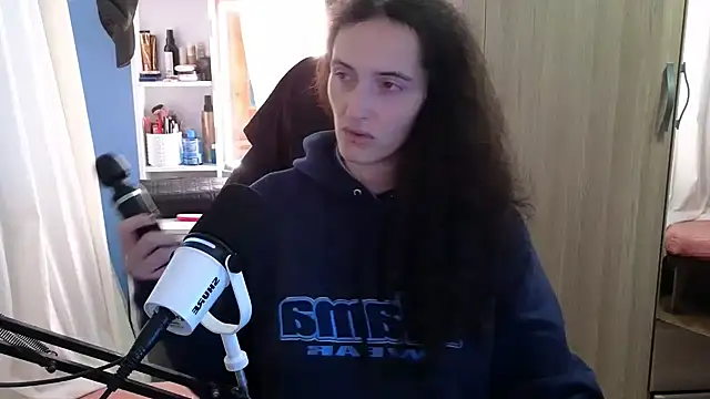 Snapshot of MemiKouki chatting on 29, 10, 2025 MemiKouki online show from 29, 10, 2025