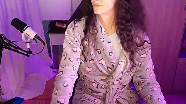 Snapshot of MemiKouki chatting on 9, 10, 2025 MemiKouki online show from 9, 10, 2025