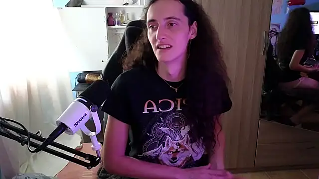 Snapshot of MemiKouki chatting on 11, 10, 2025 MemiKouki online show from 11, 10, 2025