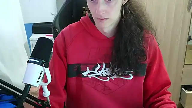 Snapshot of MemiKouki chatting on 5, 11, 2025 MemiKouki online show from 5, 11, 2025