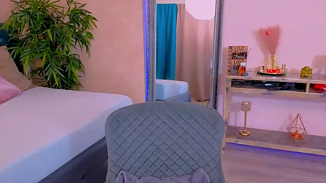 MichelleReys online show from 12, 11, 2025