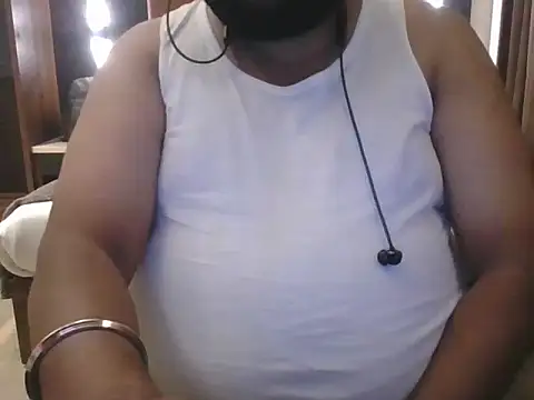 Hunk-Hand6 online show from 12, 10, 2025