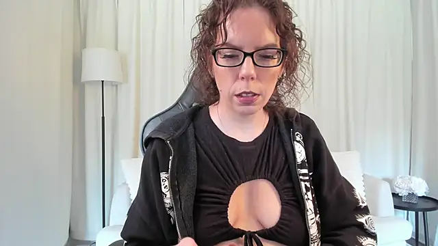 SaraDesirexo online show from 12, 5, 2026