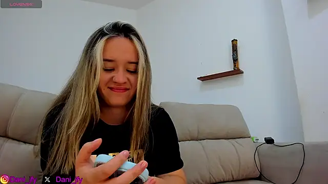 Snapshot of Dani_javi chatting on 30, 11, 2025 Dani javi online show from 30, 11, 2025