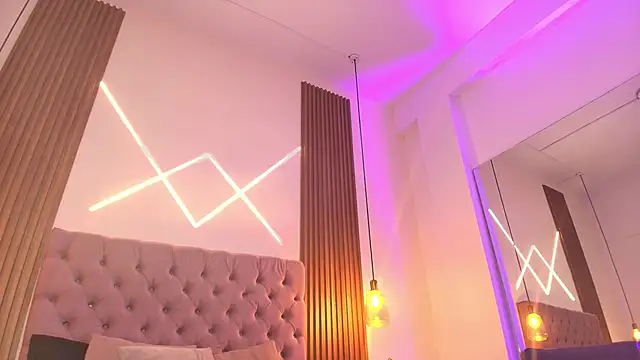 Sophia turneer online show from 7, 10, 2025