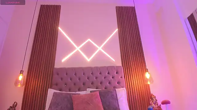 Sophia turneer online show from 12, 9, 2025