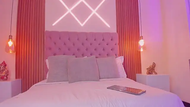 Sophia turneer online show from 11, 4, 2026