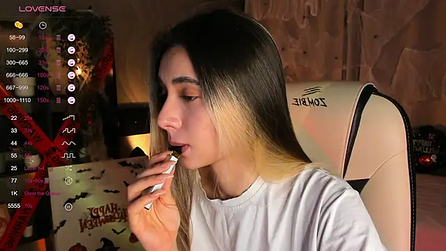 Snapshot of DarlaLike chatting on 2, 11, 2025 DarlaLike online show from 2, 11, 2025