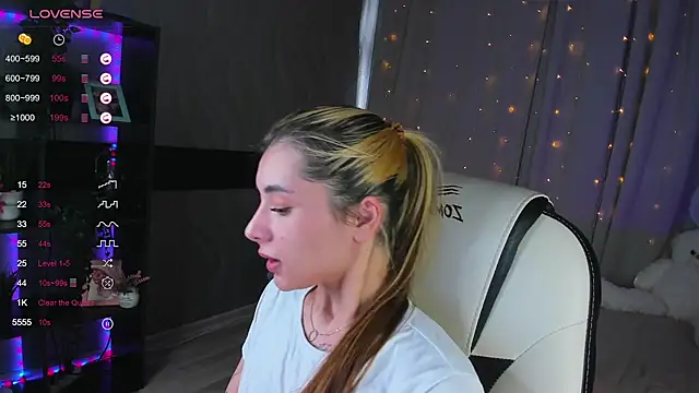 Snapshot of DarlaLike chatting on 23, 3, 2025 DarlaLike online show from 23, 3, 2025